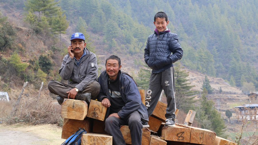 Bhoutan Travailleurs du bois