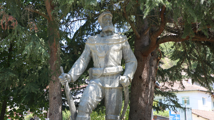 Bugarie Menlik Statue