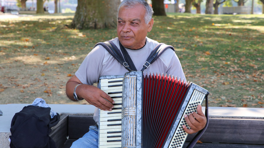 Allemagne Coblence Accordeoniste